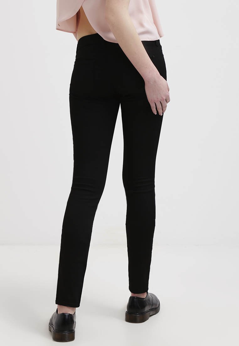 Le-pantalon-taille-basse