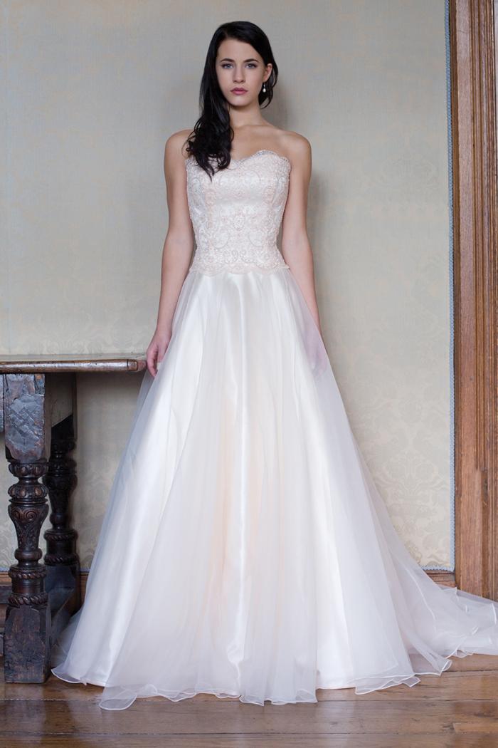 Augusto-jones-2016-prom-dressestyr