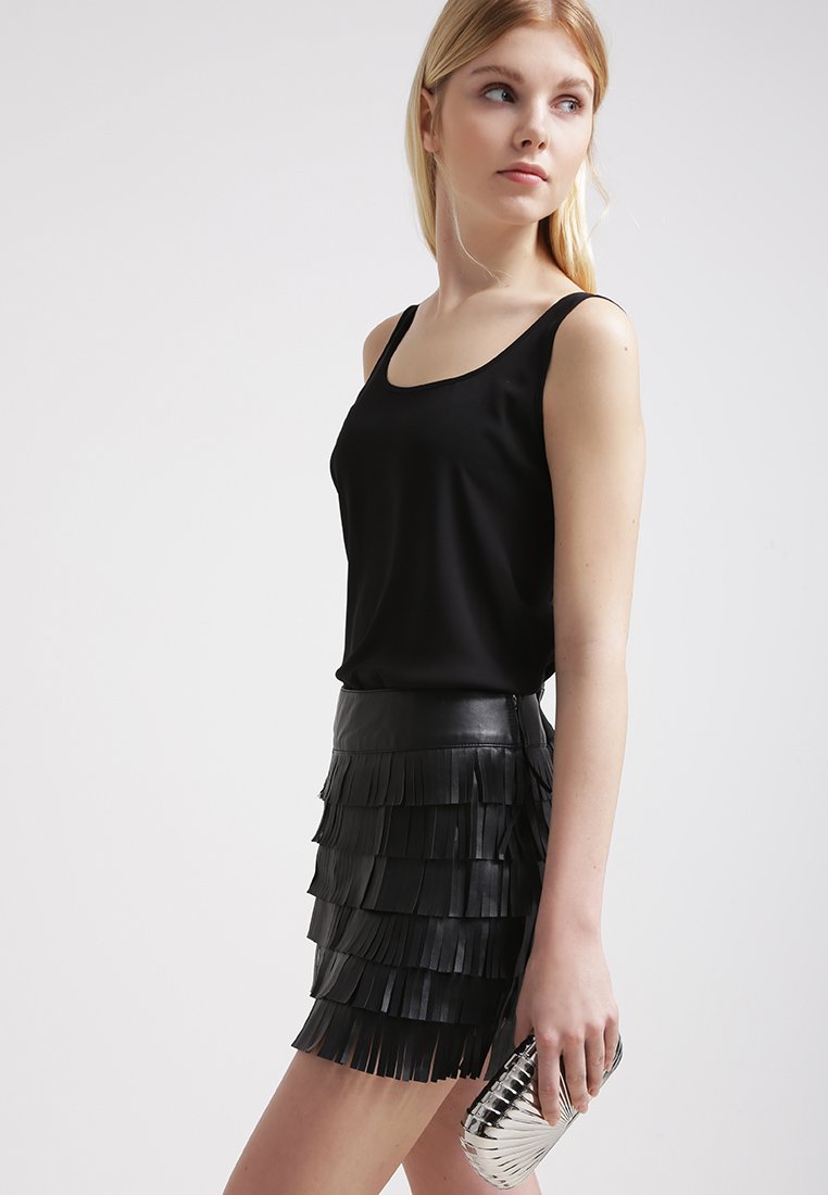 Jupes-en-cuir
