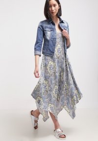 Robe-ete-yellow