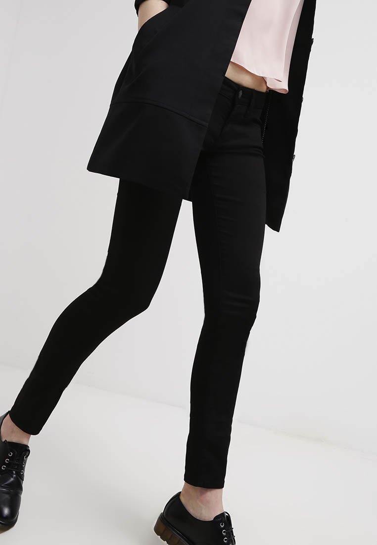 Le-pantalon-taille-basse