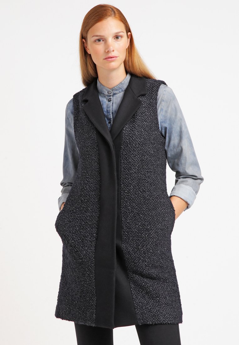 Vestes-sans-manches-femme