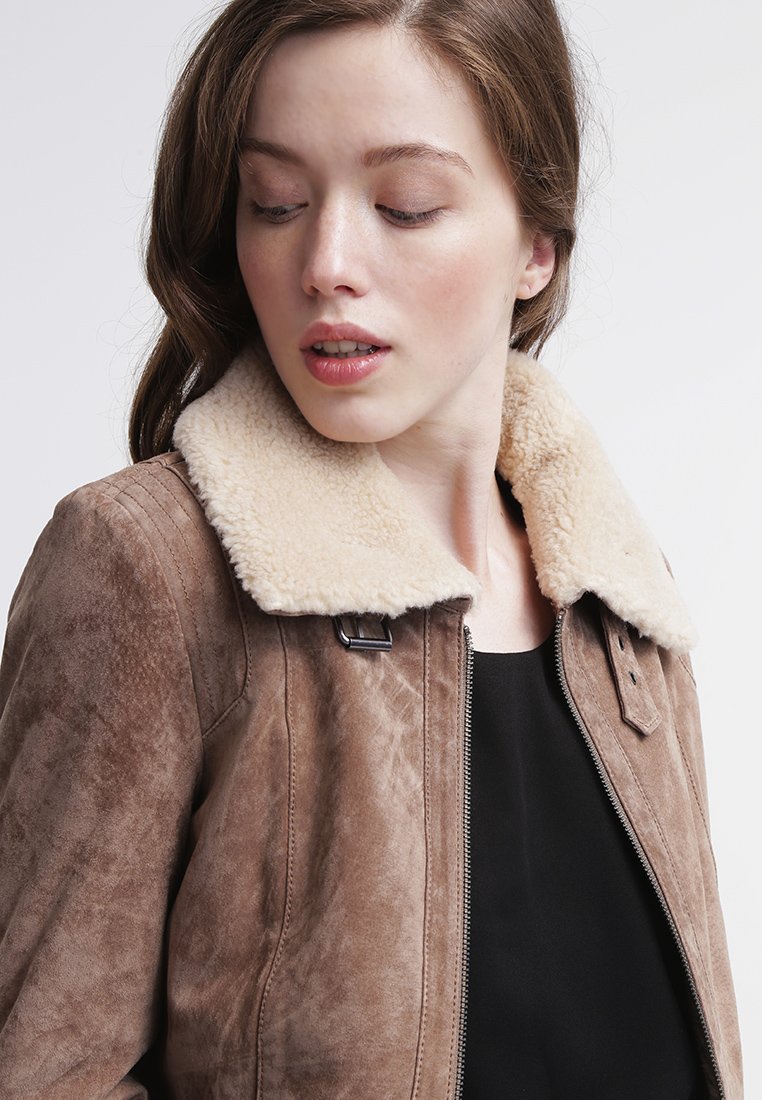 Vestes-en-cuir-femme
