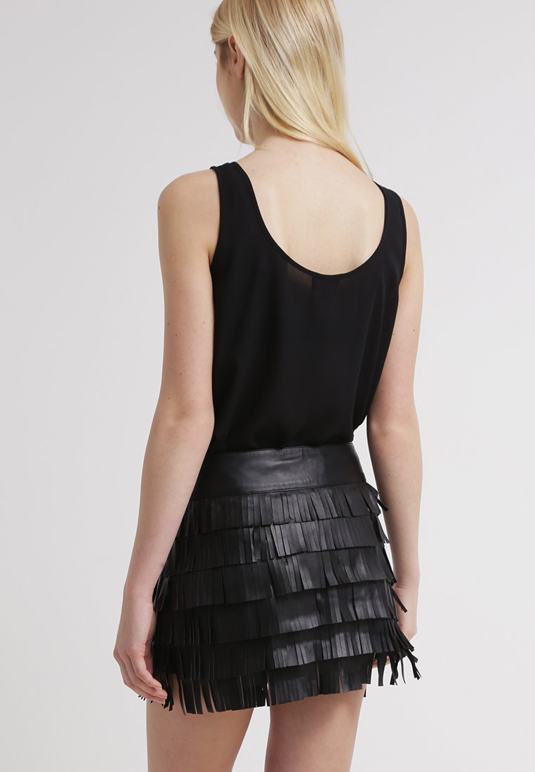 Jupes-en-cuir