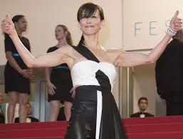 Cannes-en-mode-noir-et-blanc-sur-le-tapis-rouge