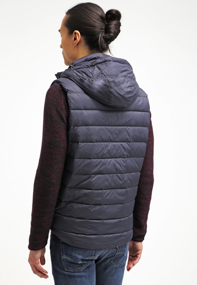 veste-sans-manche-pour-hommes