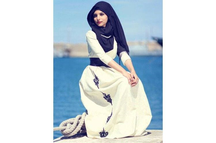 Comment-choisir-le-hijab-correcte-pour-une-robe-maxi