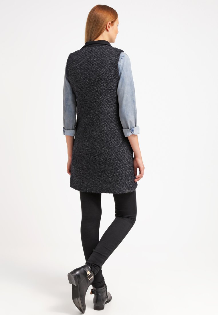 Vestes-sans-manches-femme