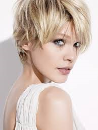 Refroidir-court-feminin-blonde-boy-cut-pour-les-adolescents
