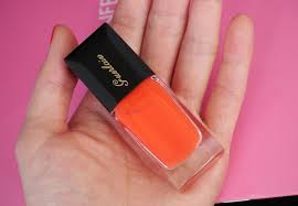 la-laque-couleur-base-protectrice
