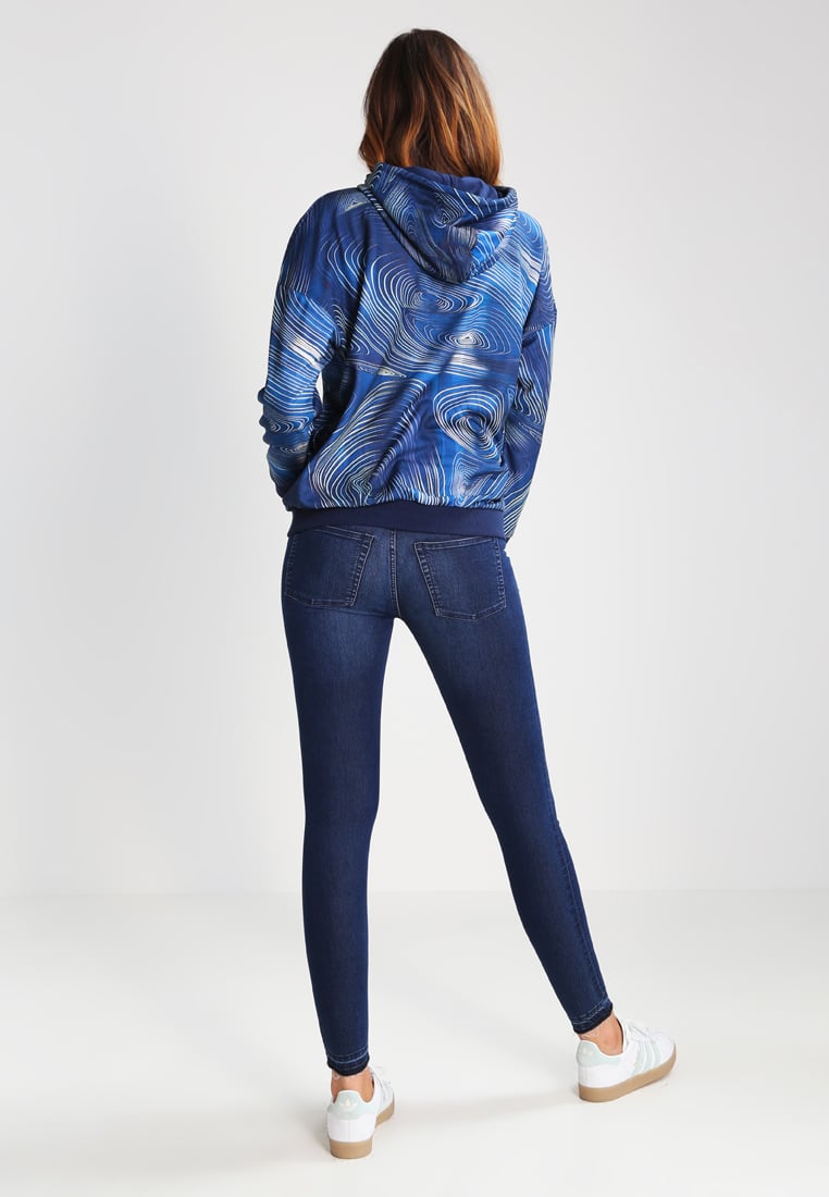 Sweats-a-capuche