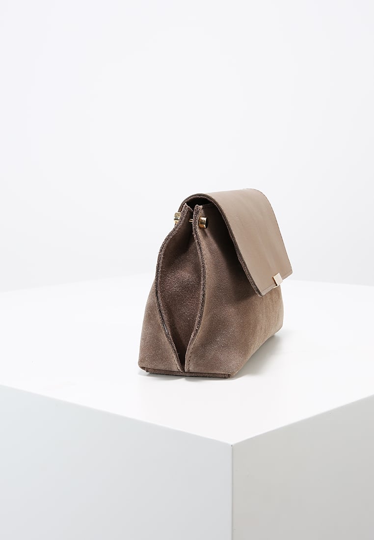 Pochette-taupe
